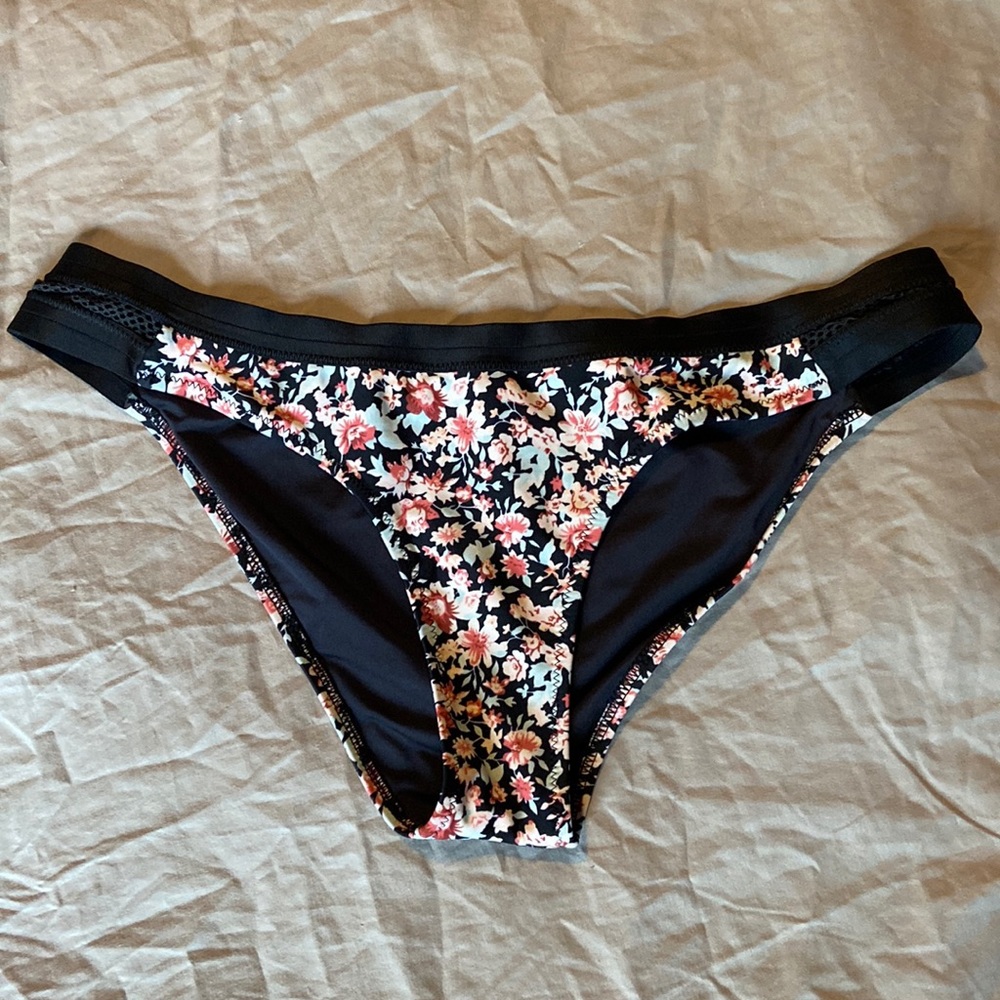 NWOT Floral & Mesh Side Bikini Bottom Volcom brand